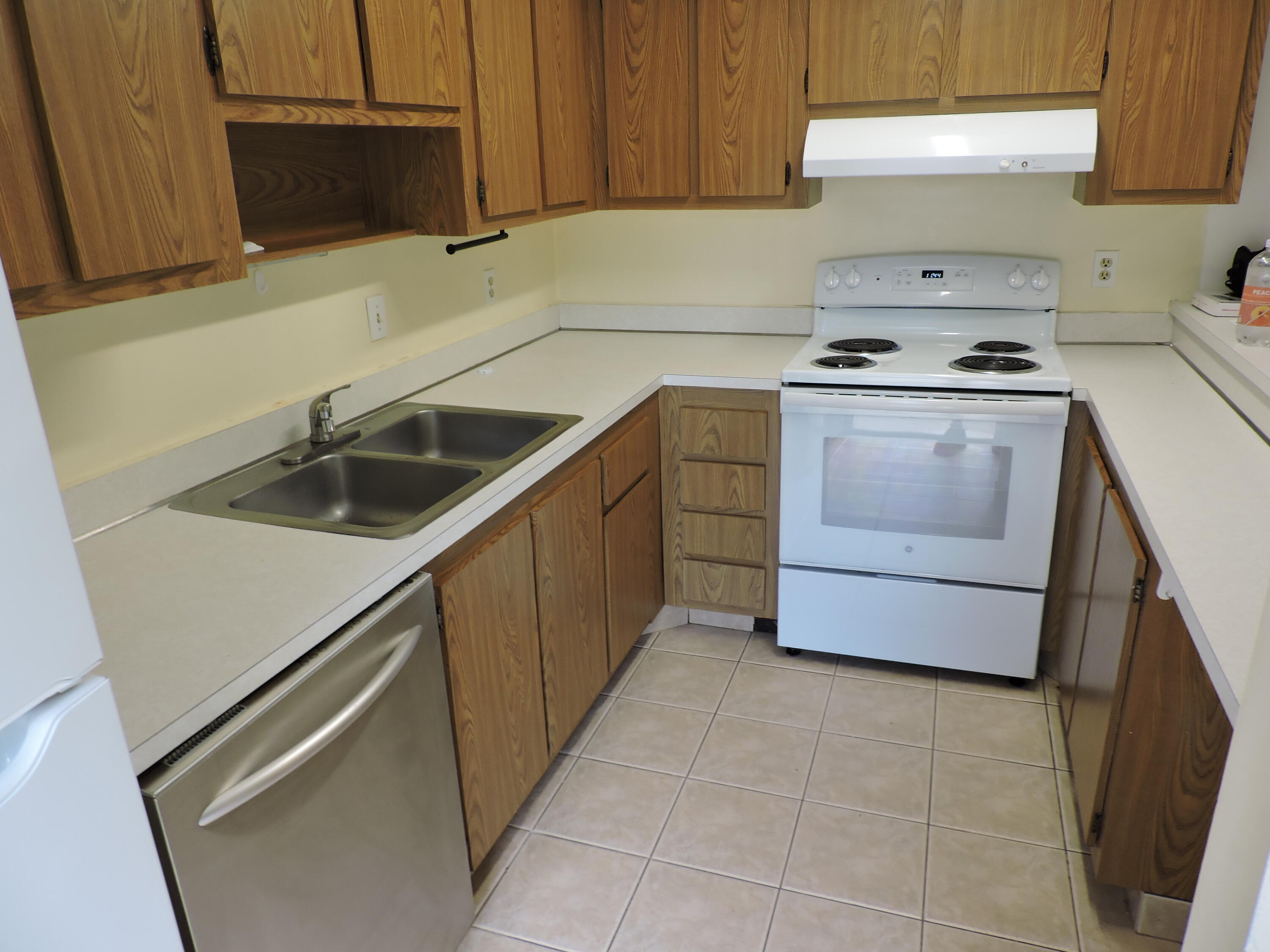 825 Center Street, Unit 7C Jupiter, FL 33458 - Photo 5 of 28 DSCN1054