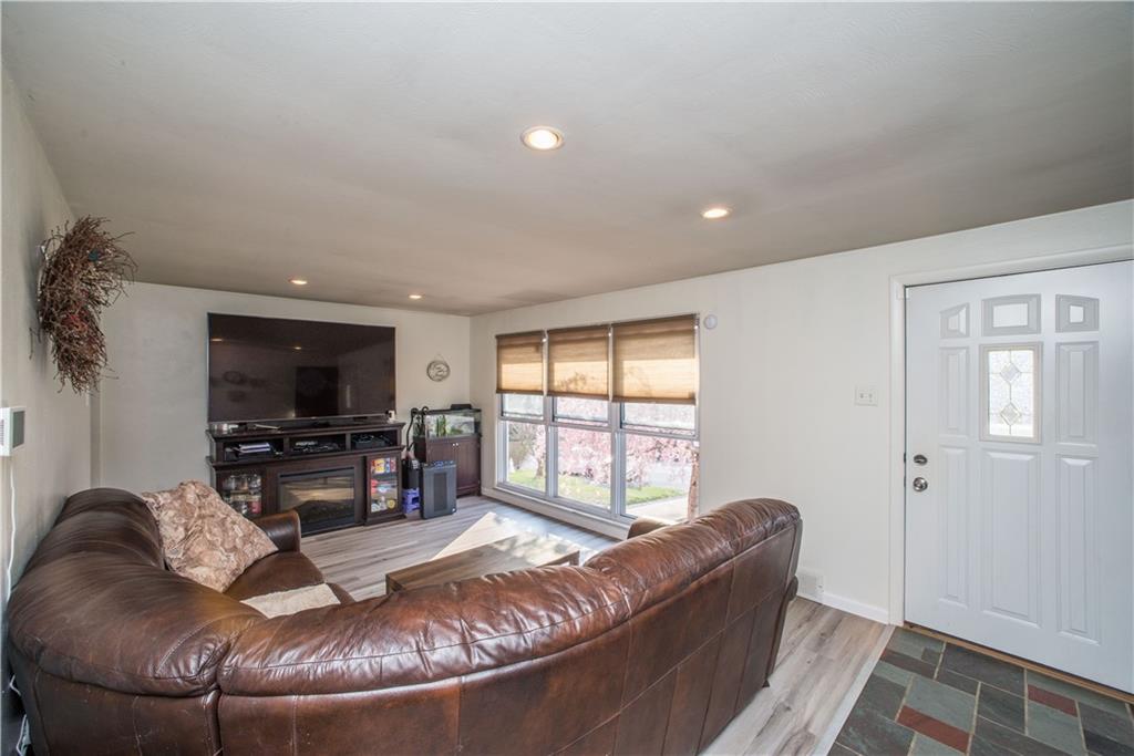 422 Livingston Road West Mifflin, PA 15122 - Photo 5 of 22 Gallery Image 5