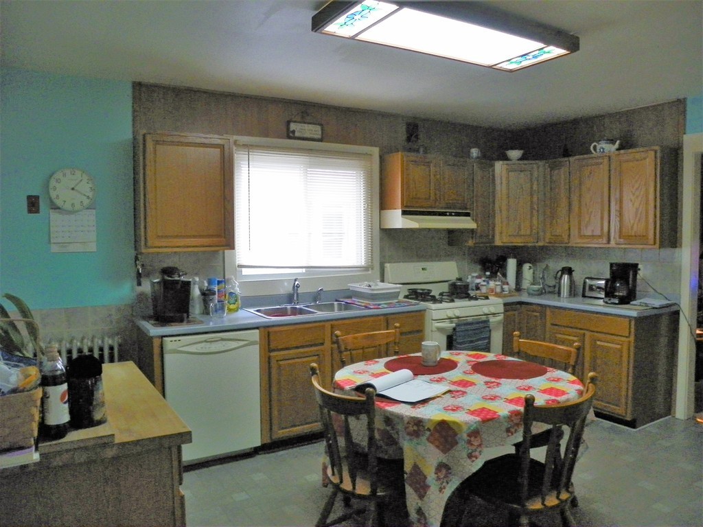 40-42 Home Street Springfield, MA 01104 - Photo 7 of 32 Gallery Image 7