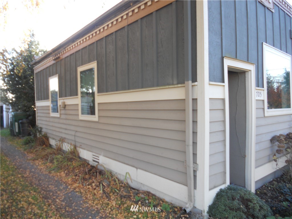 705 North 88th Street Seattle, WA 98103 - Photo 4 of 22 a view of entrance gate of the house