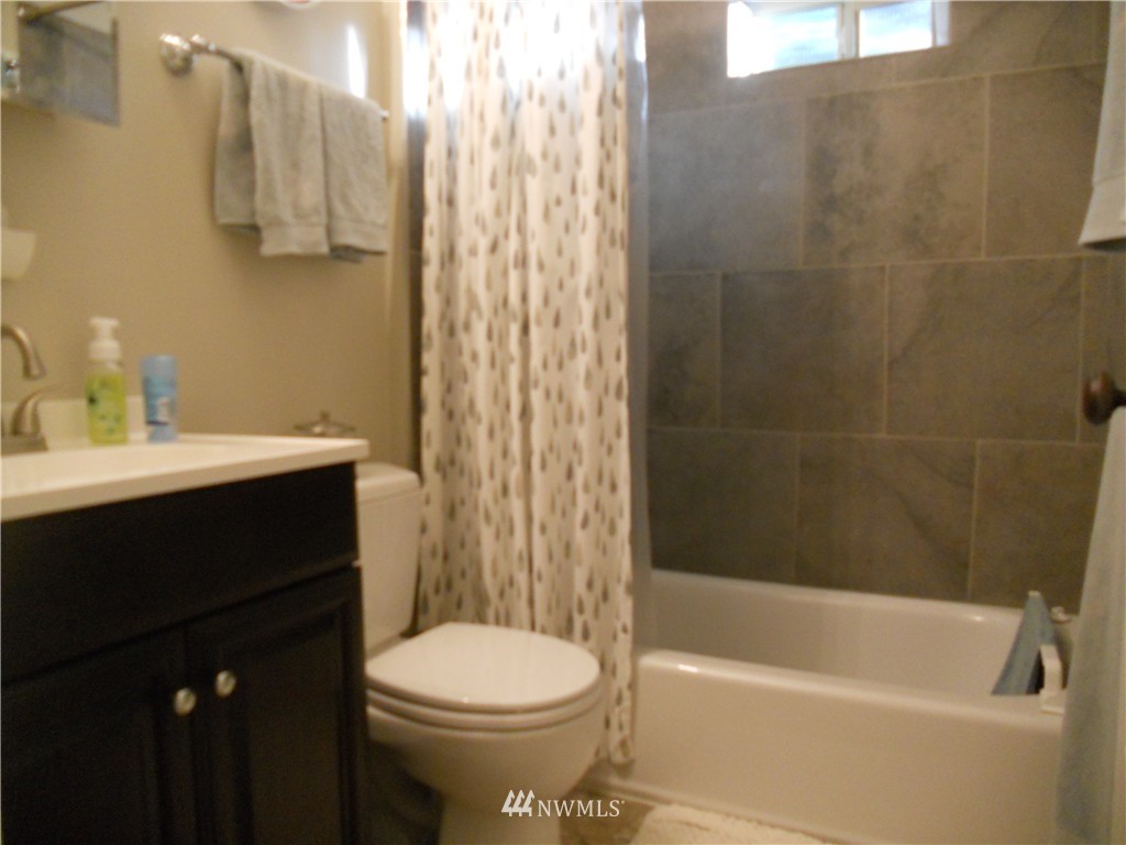 705 North 88th Street Seattle, WA 98103 - Photo 8 of 22 a bathroom with a sink a toilet and bathtub