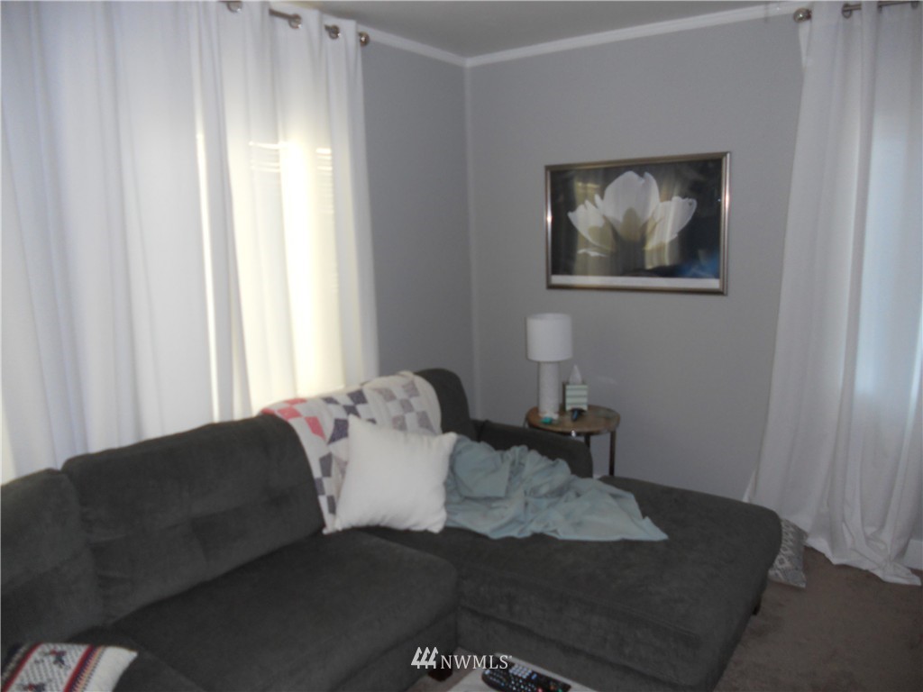 705 North 88th Street Seattle, WA 98103 - Photo 9 of 22 a living room with furniture