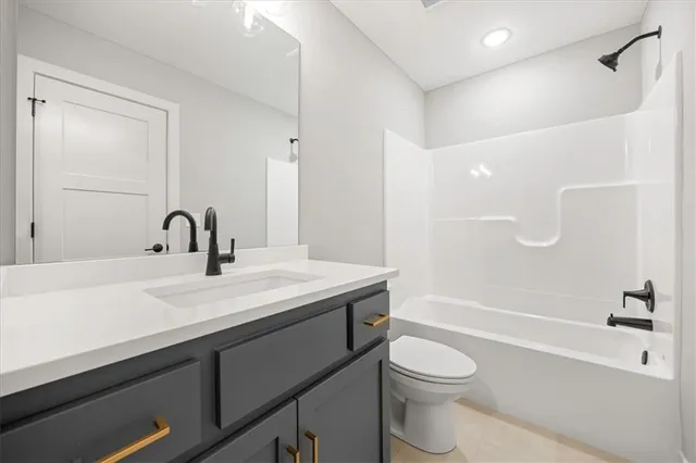 $805,000 | 1801 Southwest Arbormist Drive, Lee's Summit, MO 64082