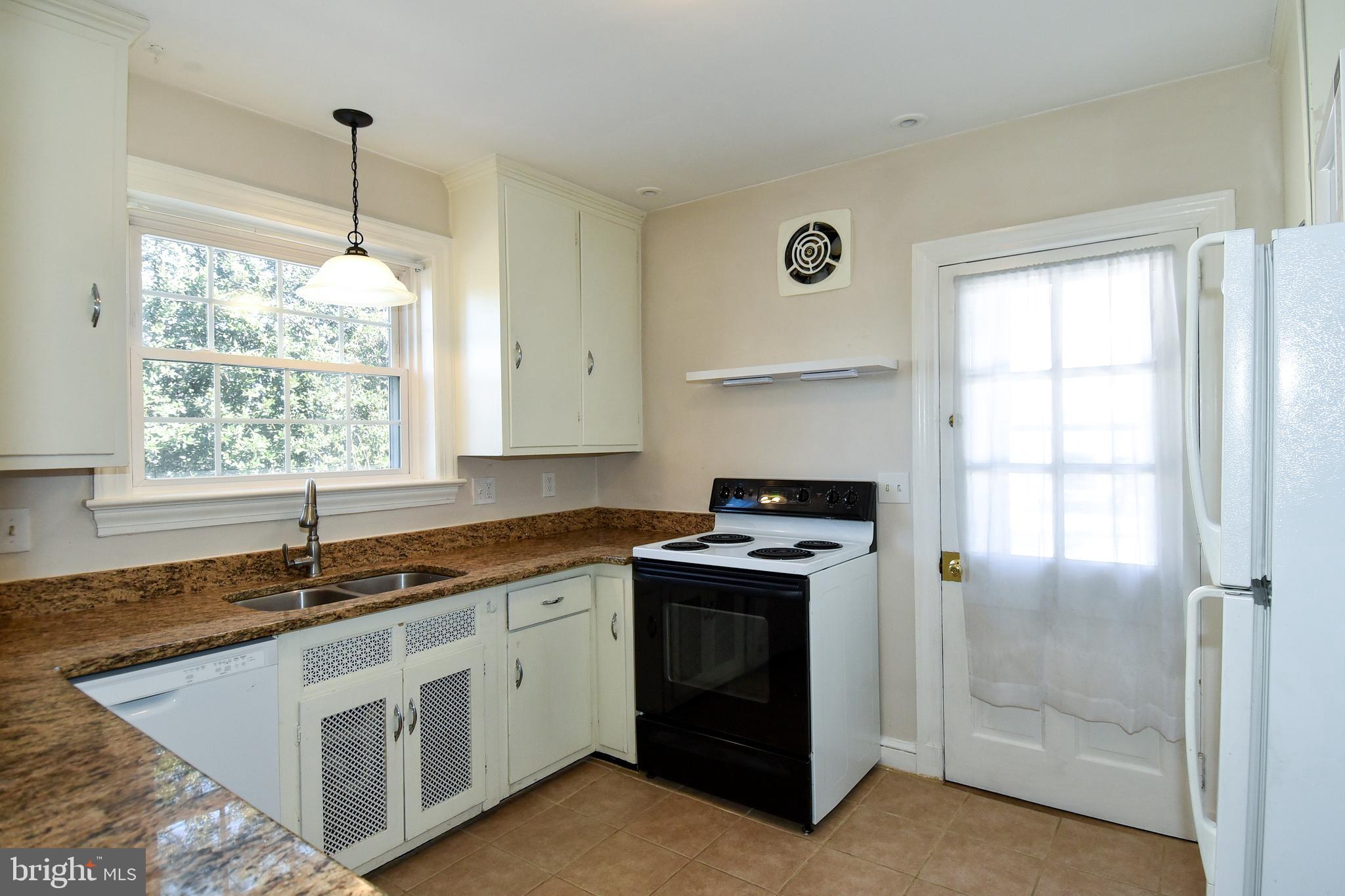 1609 Ruffner Road Alexandria, VA 22302 - Photo 16 of 51