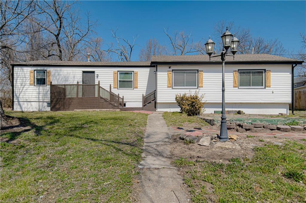 231 Springdale Avenue Bonner Springs, KS 66012 - Photo 1 of 30