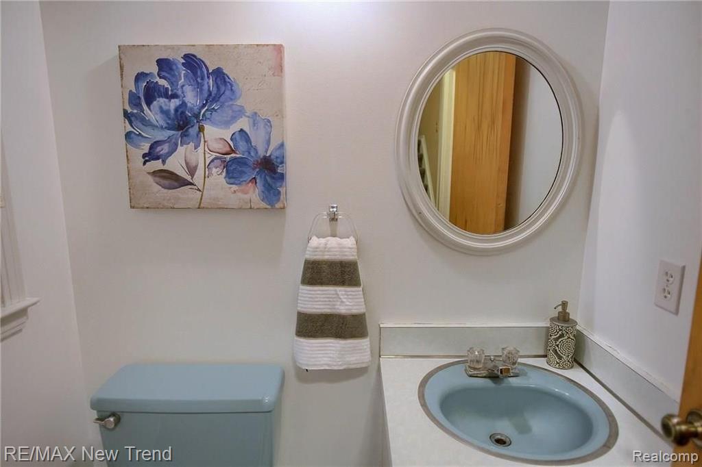 36307 West Lyman Road Farmington Hills, MI 48331 - Photo 13 of 33