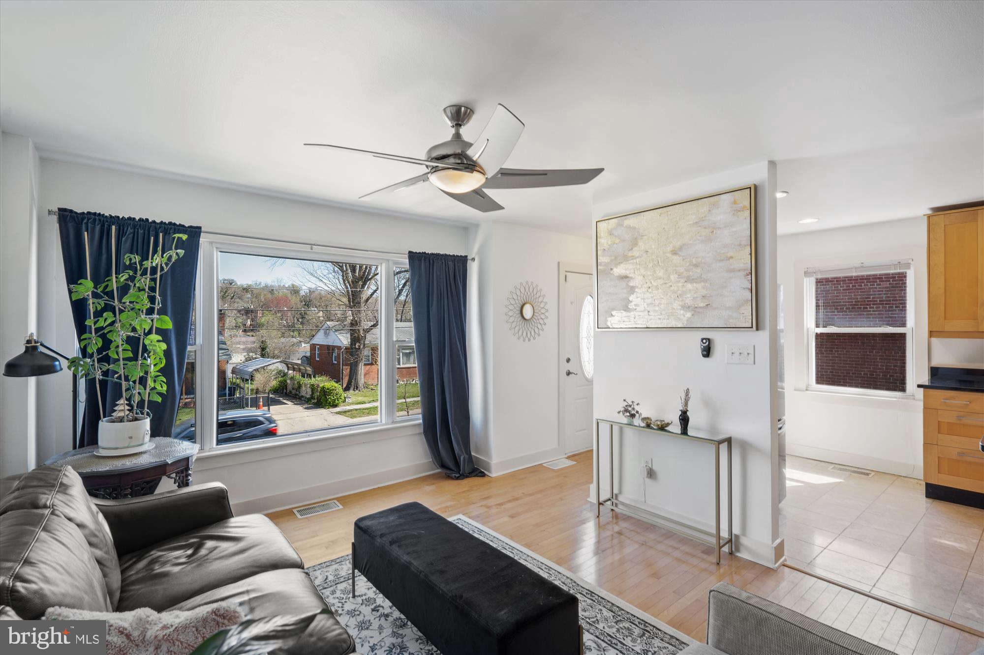 Living room w/picture window
