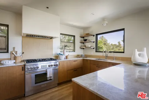 $1,295,000 | 544 Dove Drive, Los Angeles, CA 90065