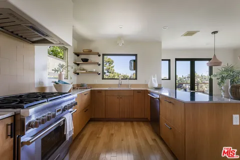 $1,295,000 | 544 Dove Drive, Los Angeles, CA 90065