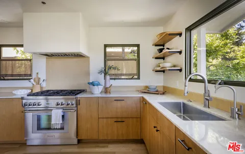 $1,295,000 | 544 Dove Drive, Los Angeles, CA 90065