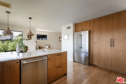 $1,295,000 | 544 Dove Drive, Los Angeles, CA 90065