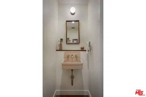 $1,295,000 | 544 Dove Drive, Los Angeles, CA 90065