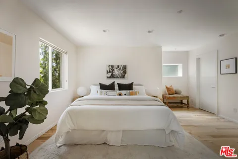 $1,295,000 | 544 Dove Drive, Los Angeles, CA 90065