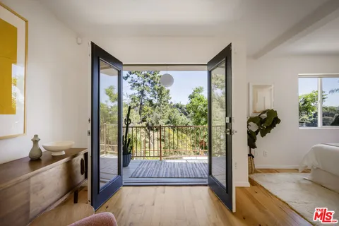 $1,295,000 | 544 Dove Drive, Los Angeles, CA 90065