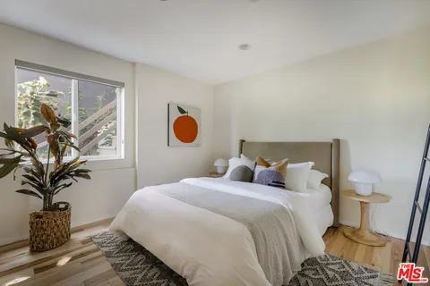 $1,295,000 | 544 Dove Drive, Los Angeles, CA 90065