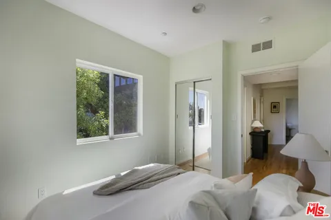 $1,295,000 | 544 Dove Drive, Los Angeles, CA 90065