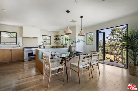 $1,295,000 | 544 Dove Drive, Los Angeles, CA 90065