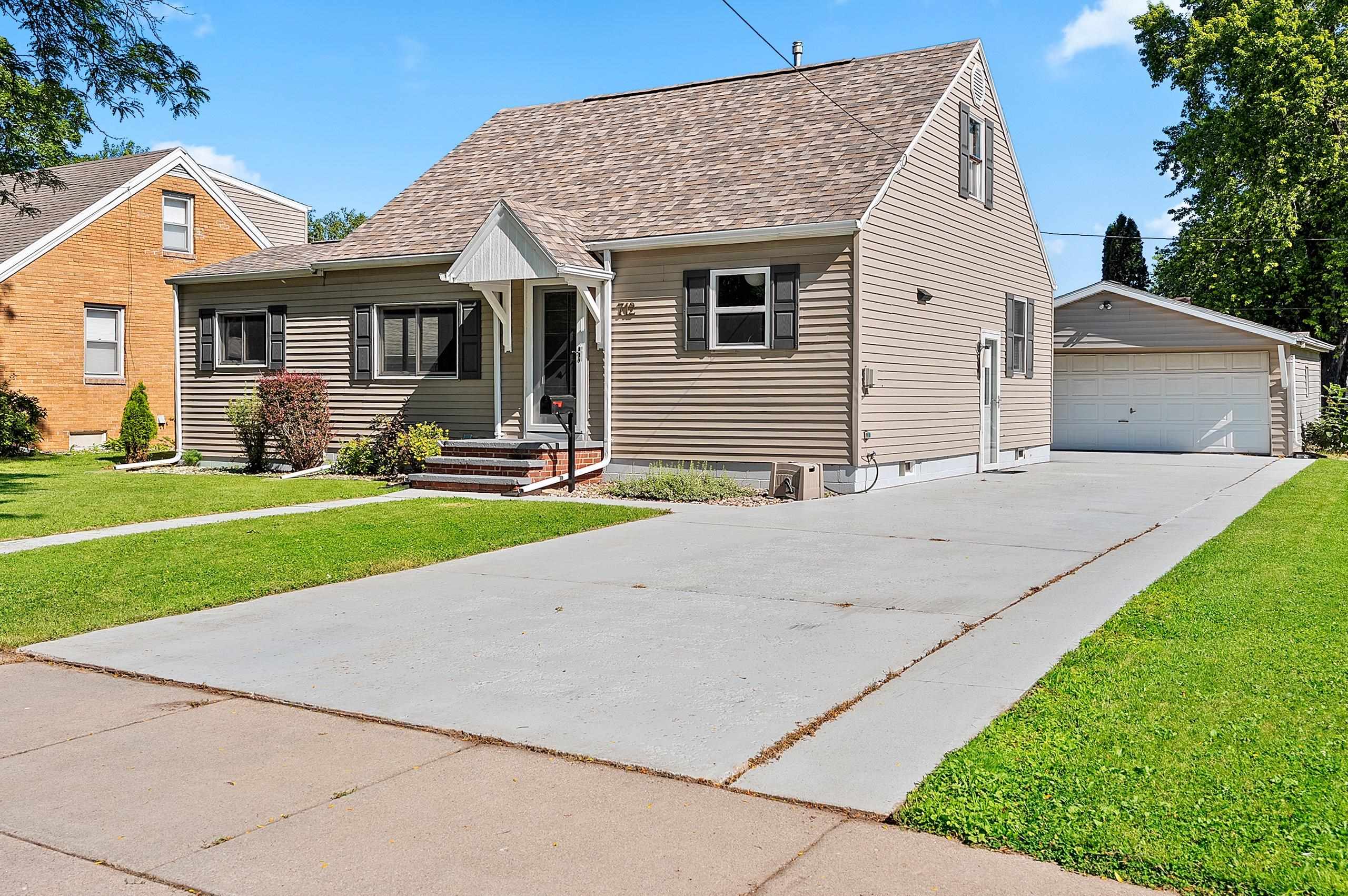 712 East 3rd Street Kimberly, WI 54136 - Photo 2 of 45