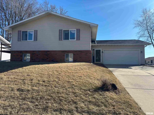$269,000 | 1726 West Grandridge Drive, Dunlap, IL 61525