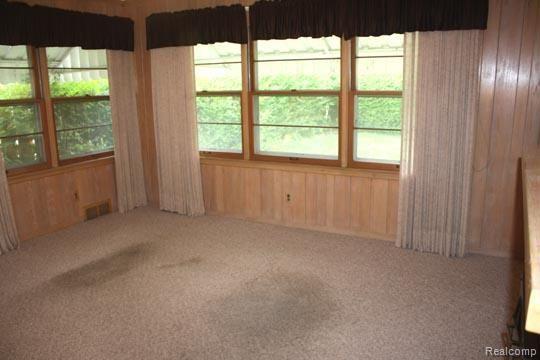 305 Stephens Road Grosse Pointe, MI 48236 - Photo 6 of 9 305S5