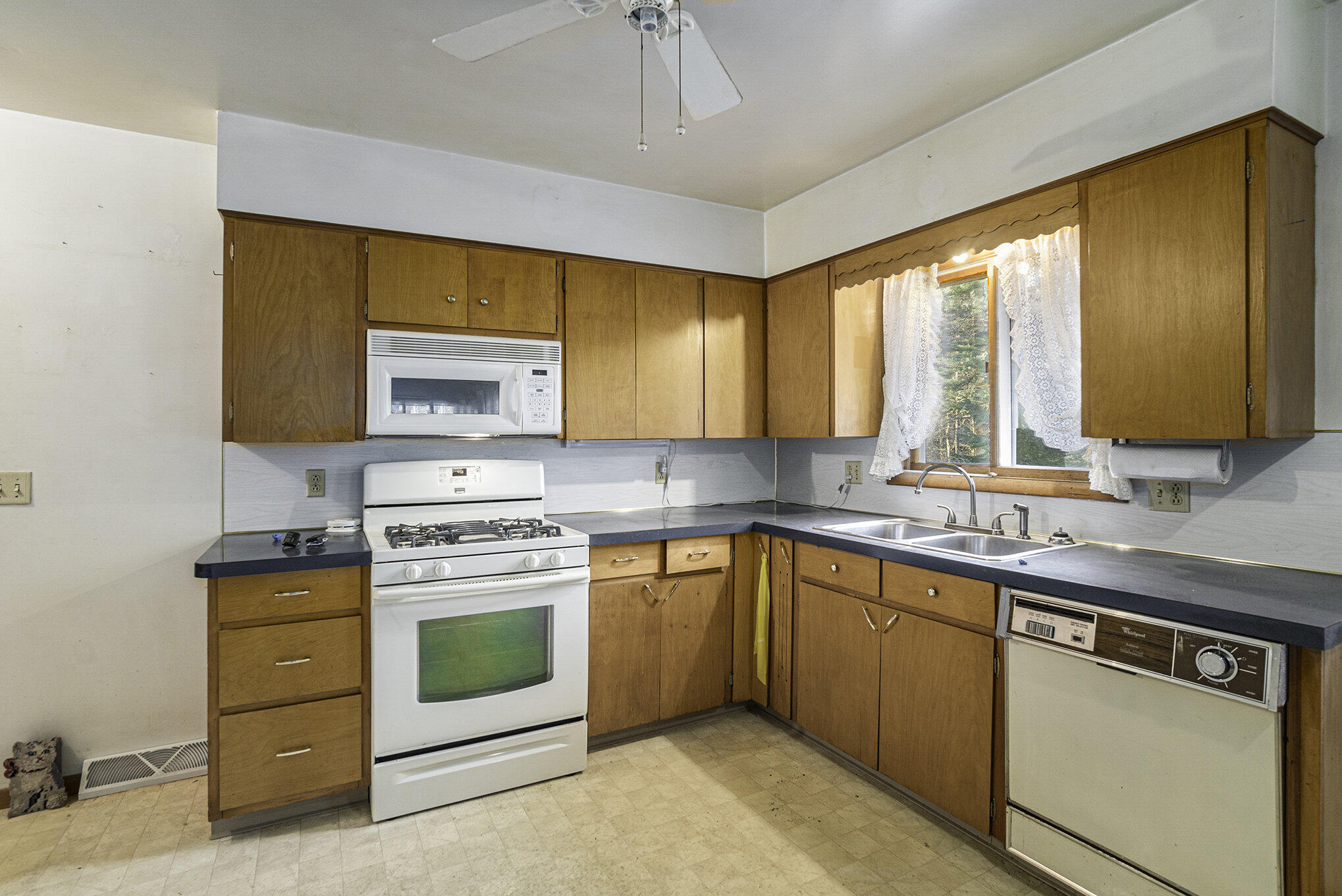 3285 West Winston Road Rothbury, MI 49452 - Photo 7 of 19 007_dsc07187