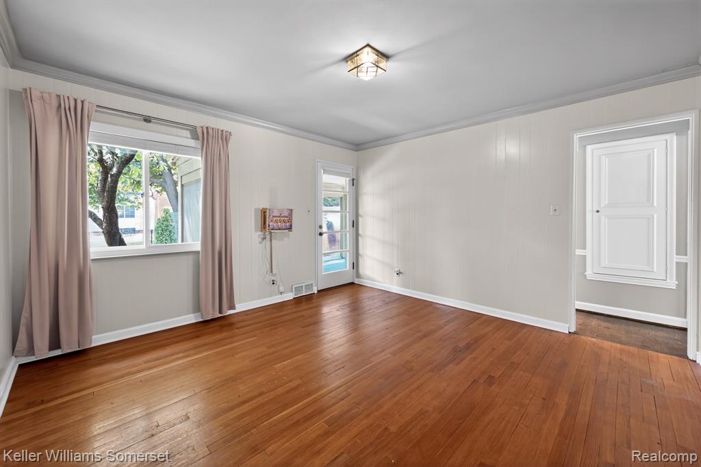 1681 Oxford Road Grosse Pointe, MI 48236 - Photo 14 of 25