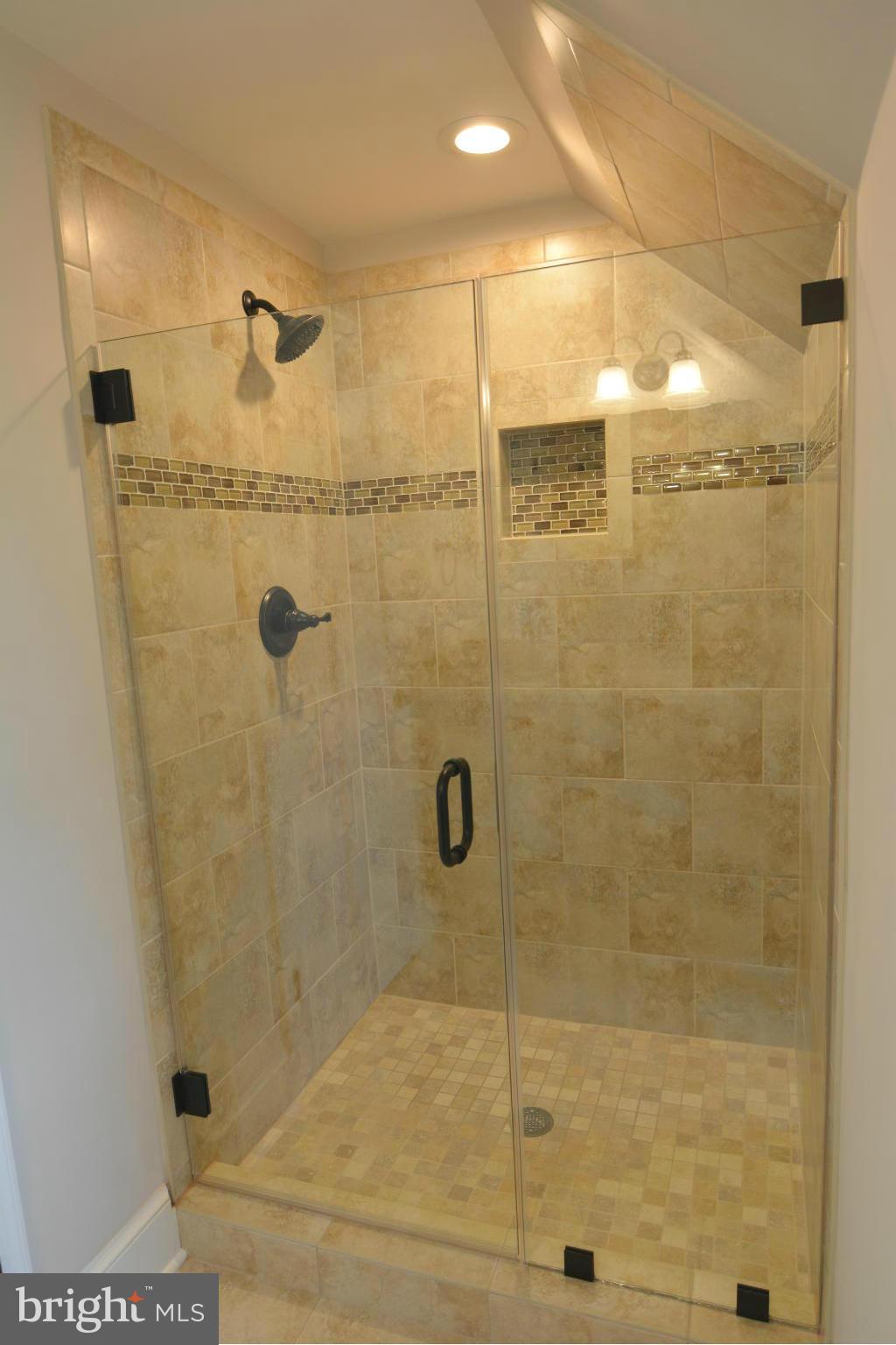 22046 Sam Fred Road Middleburg, VA 20117 - Photo 14 of 21 2nd floor Full Bath
