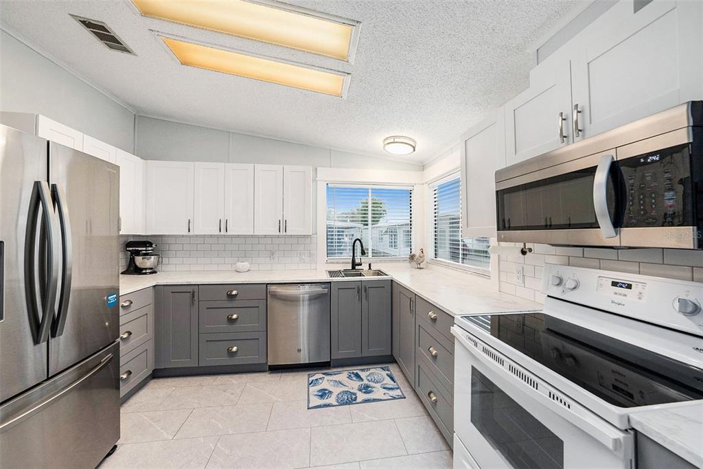 1001 Starkey Road, Unit 588 Largo, FL 33771 - Photo 12 of 23 Gallery Image 12