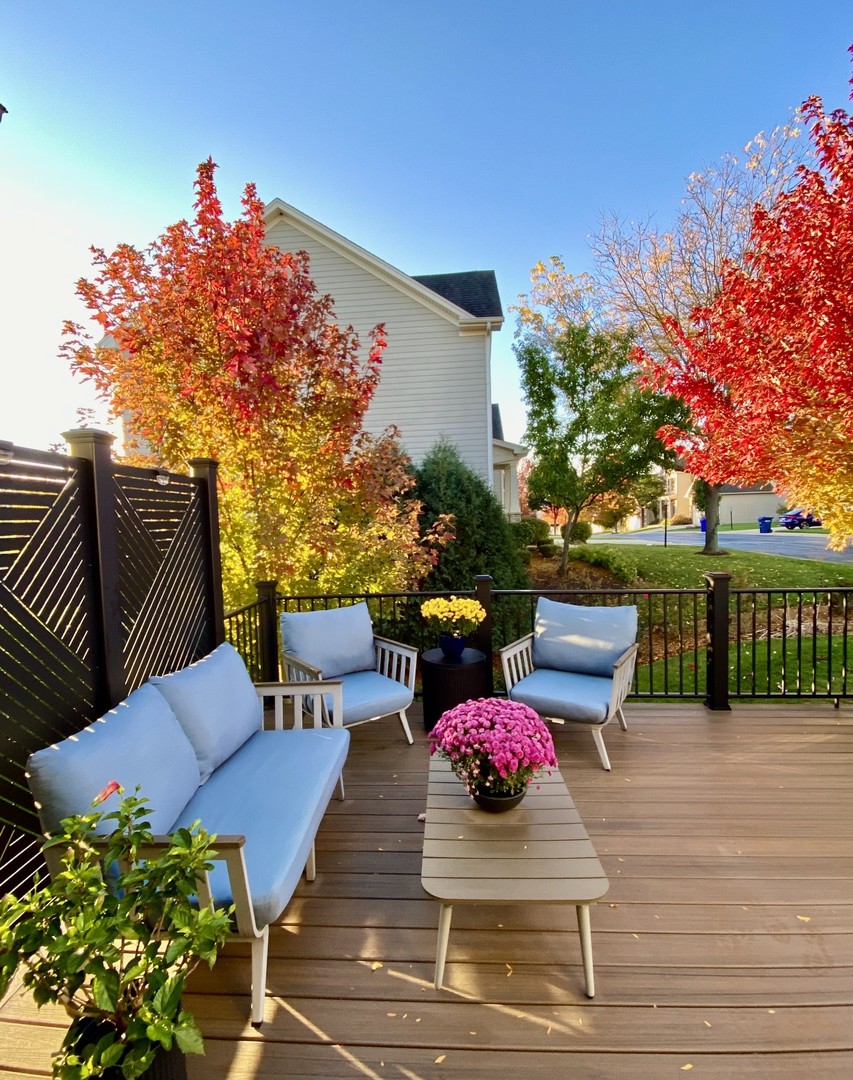2061 Windham Circle Wheaton, IL 60187 - Photo 31 of 35 a view of a outdoor seating area