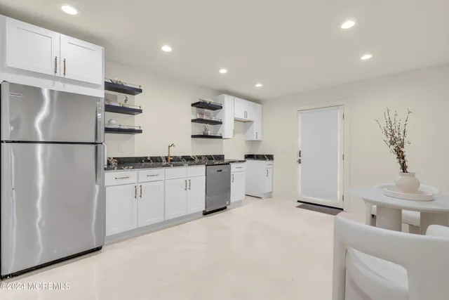 $1,650,000 | 7 Lakeview Drive, Jackson, NJ 08527