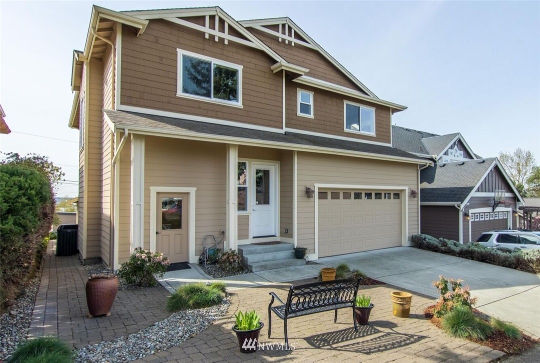 712 North 29th Street Renton, WA 98056 - Photo 2 of 25