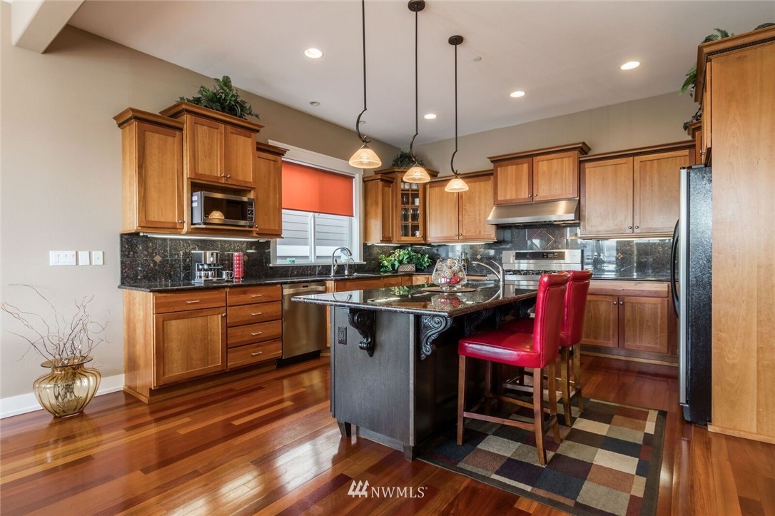 712 North 29th Street Renton, WA 98056 - Photo 8 of 25