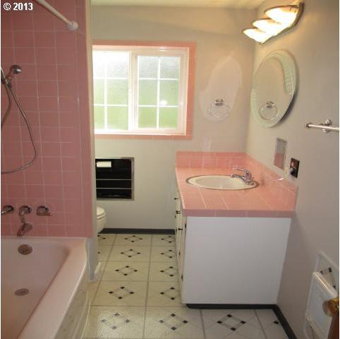 1324 Cloverdale Road Kalama, WA 98625 - Photo 11 of 16 Bathroom