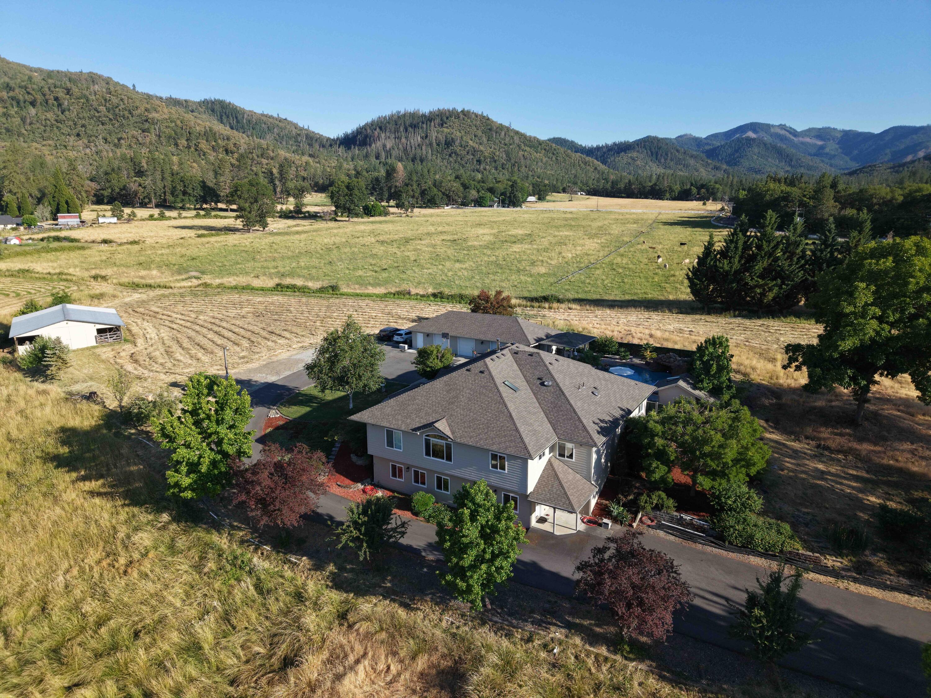 295 Foots Creek Road Gold Hill, OR 97525 - Photo 4 of 33