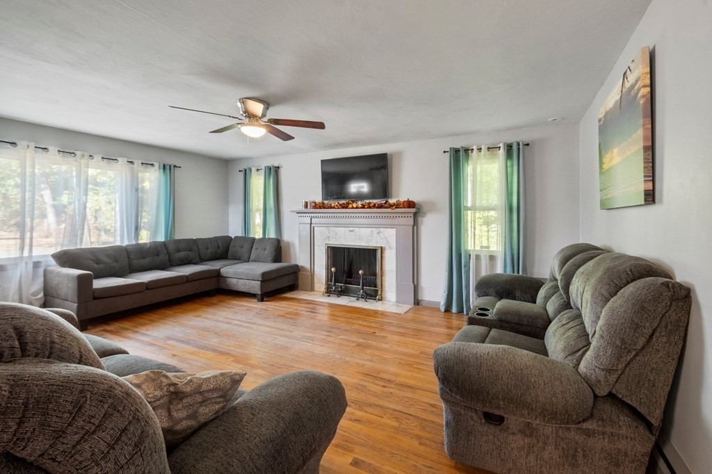 65 Glenvale Street Springfield, MA 01119 - Photo 11 of 39