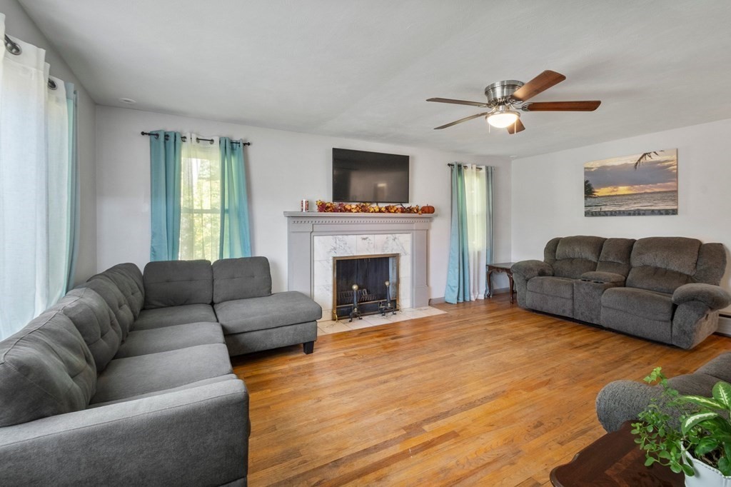 65 Glenvale Street Springfield, MA 01119 - Photo 12 of 39