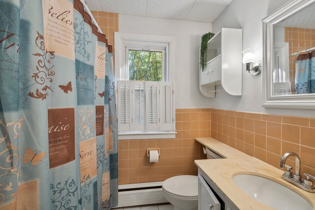 65 Glenvale Street Springfield, MA 01119 - Photo 20 of 39