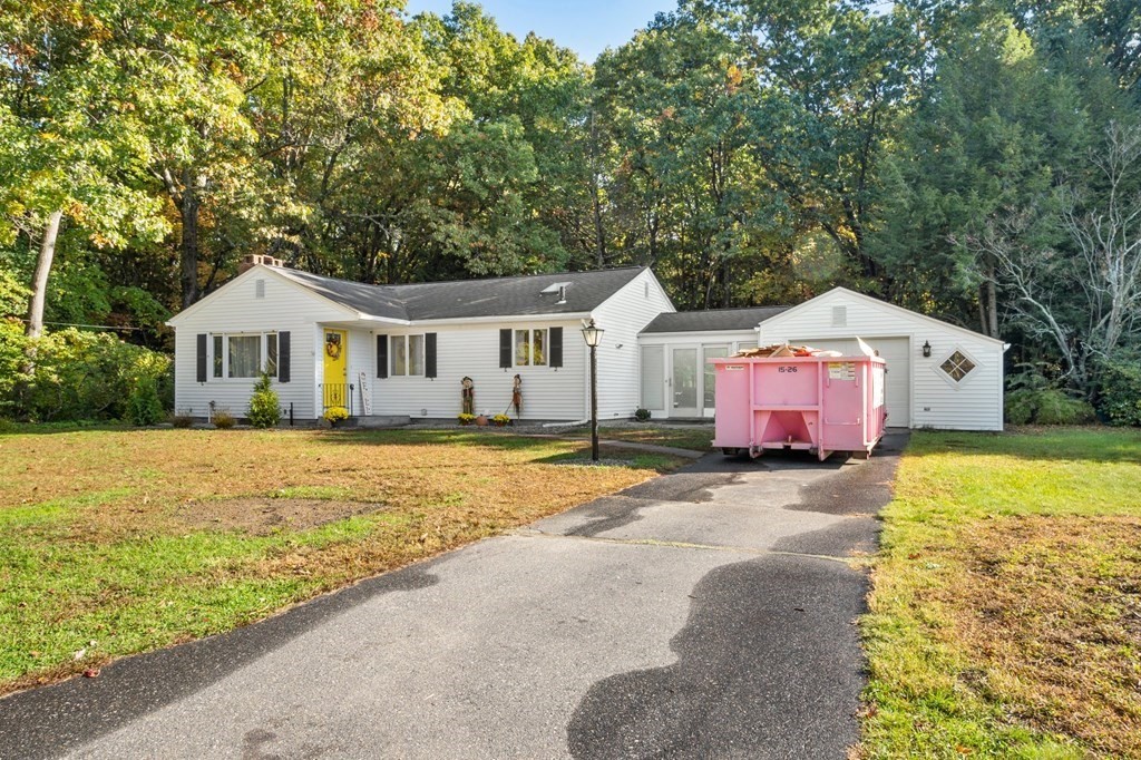 65 Glenvale Street Springfield, MA 01119 - Photo 2 of 39