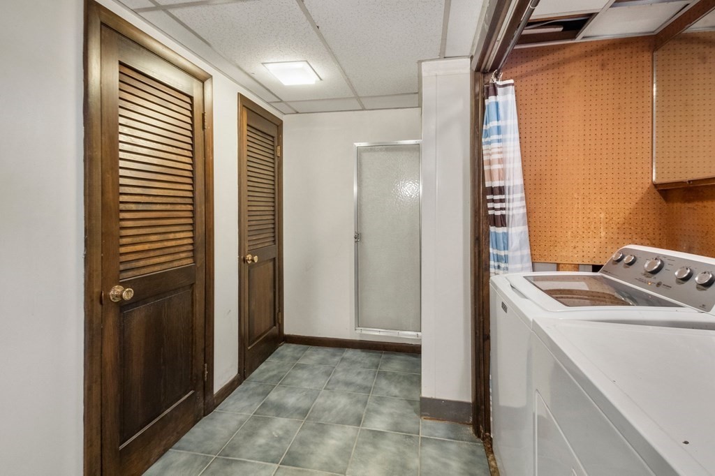 65 Glenvale Street Springfield, MA 01119 - Photo 22 of 39