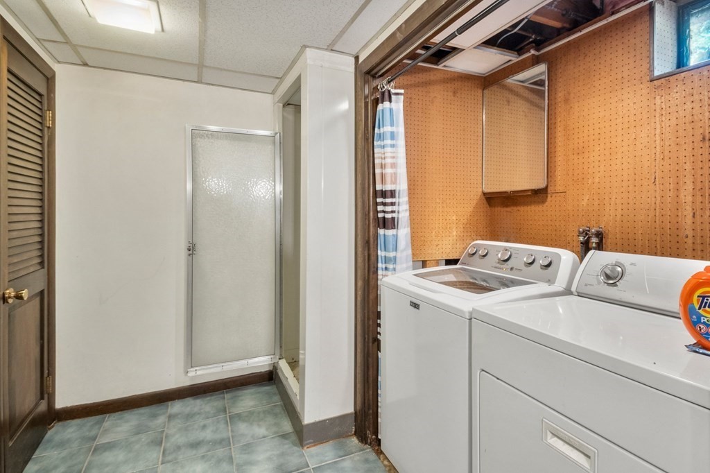 65 Glenvale Street Springfield, MA 01119 - Photo 23 of 39