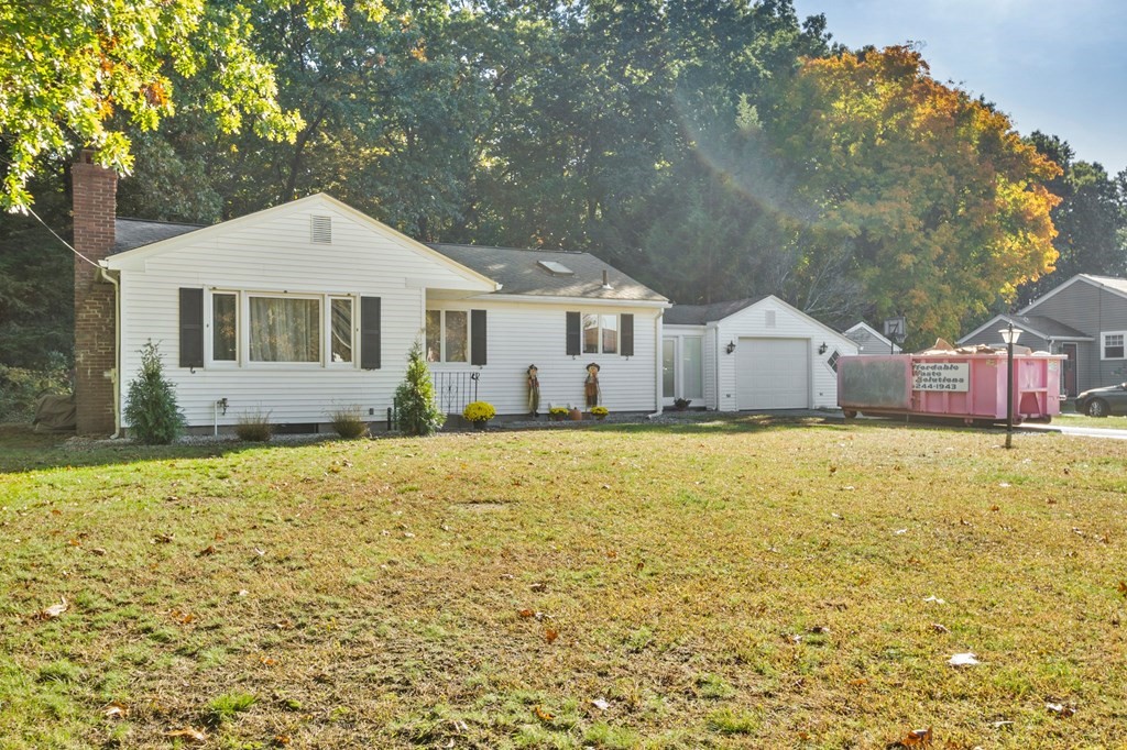 65 Glenvale Street Springfield, MA 01119 - Photo 3 of 39