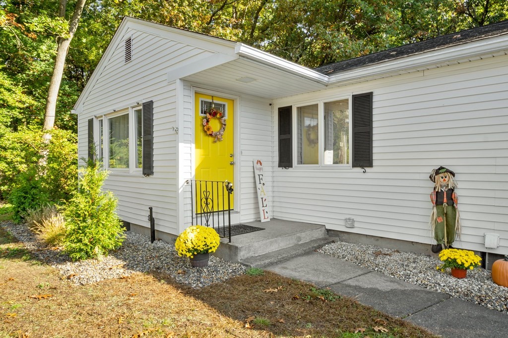 65 Glenvale Street Springfield, MA 01119 - Photo 4 of 39