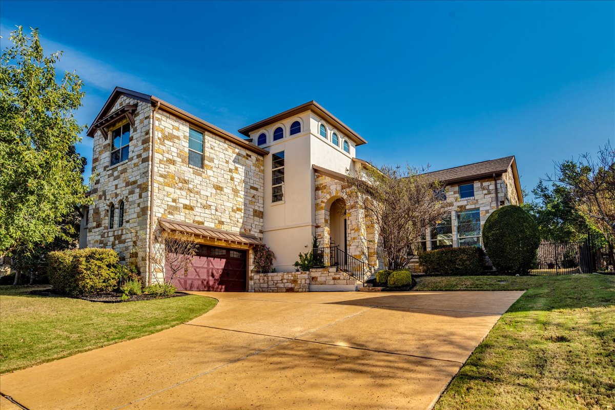 Welcome home to majestic 307 Duffy Ln in the amenity rich resort community of Rough Hollow in Lakeway Texas. MLS# 4418396
