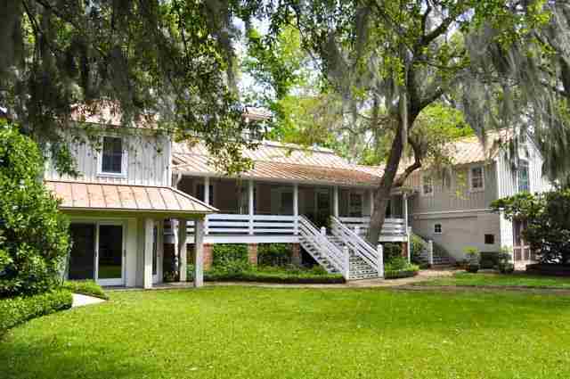 2209 Pigeon Point Road Beaufort, SC 29902 - Photo 1 of 18 Primary Photo
