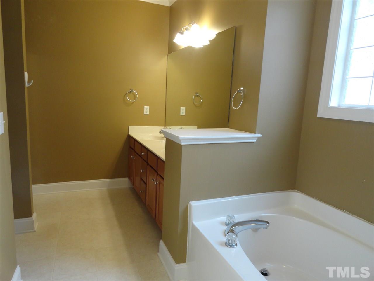 102 Sandstone Road Henderson, NC 27537 - Photo 14 of 25 Gallery Image 14
