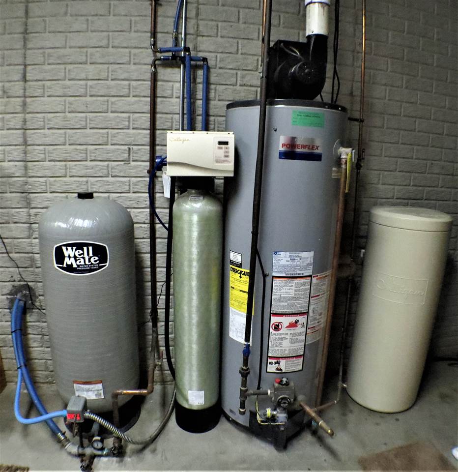 1420 South Morrish Road Flint, MI 48532 - Photo 27 of 32 Gas hot water heater, water softener, well tank