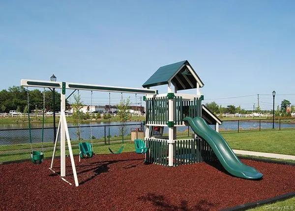 $2,765 | 2200 Dolphin Lane, Unit 518, Holbrook, NY 11741