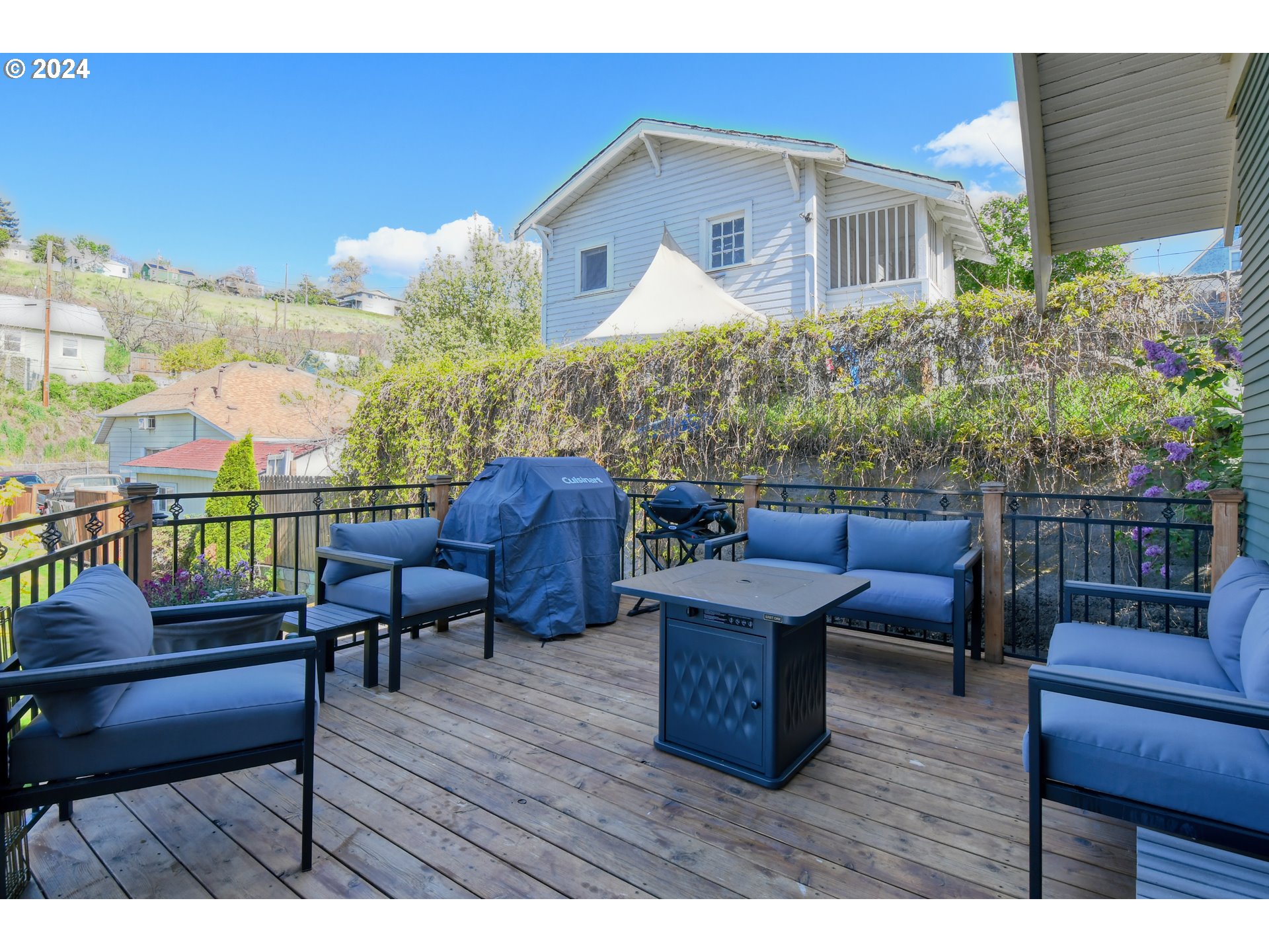 608 Southeast 3rd Street Pendleton, OR 97801 - Photo 42 of 48 a outdoor living space with furniture and garden view