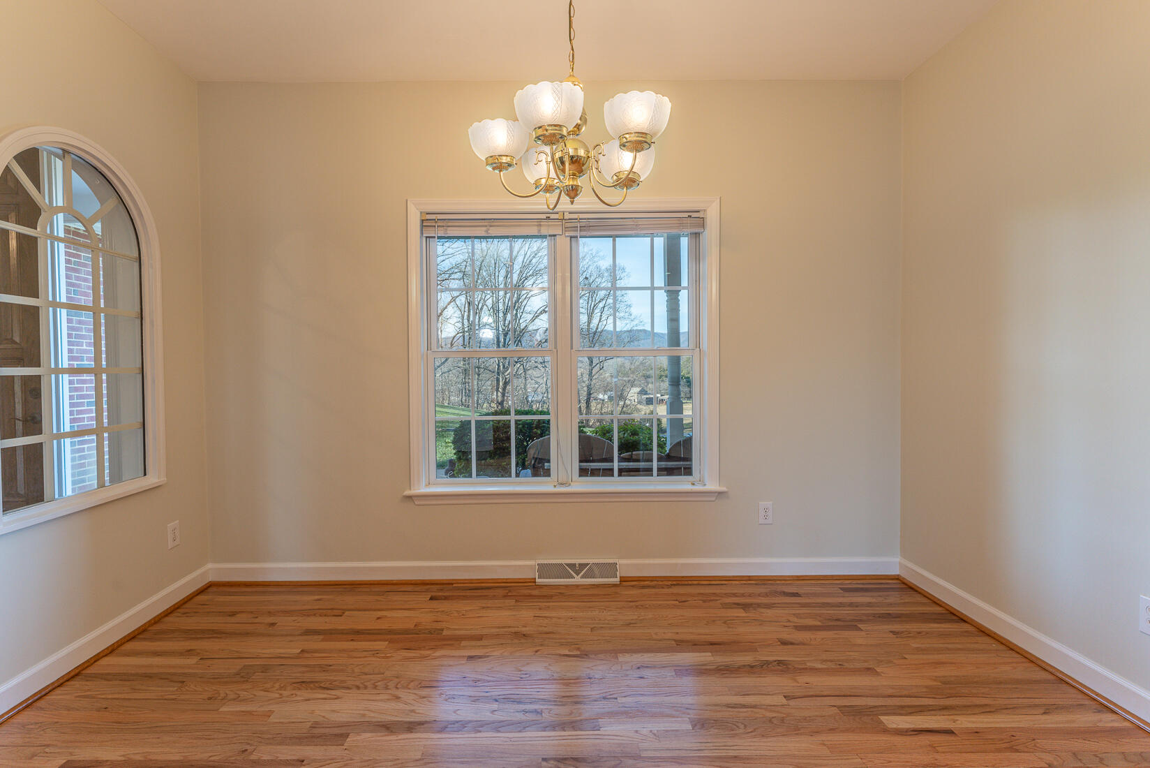 4397 Country Club Road Troutville, VA 24175 - Photo 17 of 53 9' Ceilings