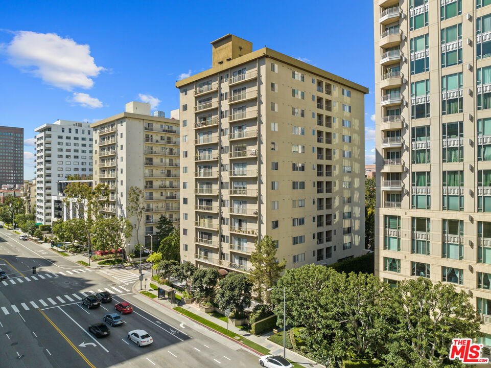10747 Wilshire Boulevard, Unit 805 Los Angeles, CA 90024 - Photo 12 of 14 a front view of a building